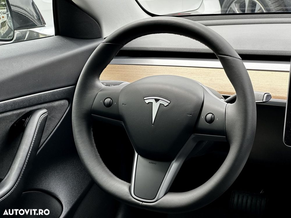Tesla Model 3 - 9