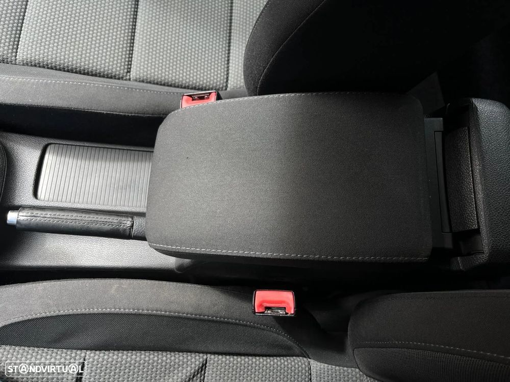 VW Golf 1.6 TDi Confortline - 29