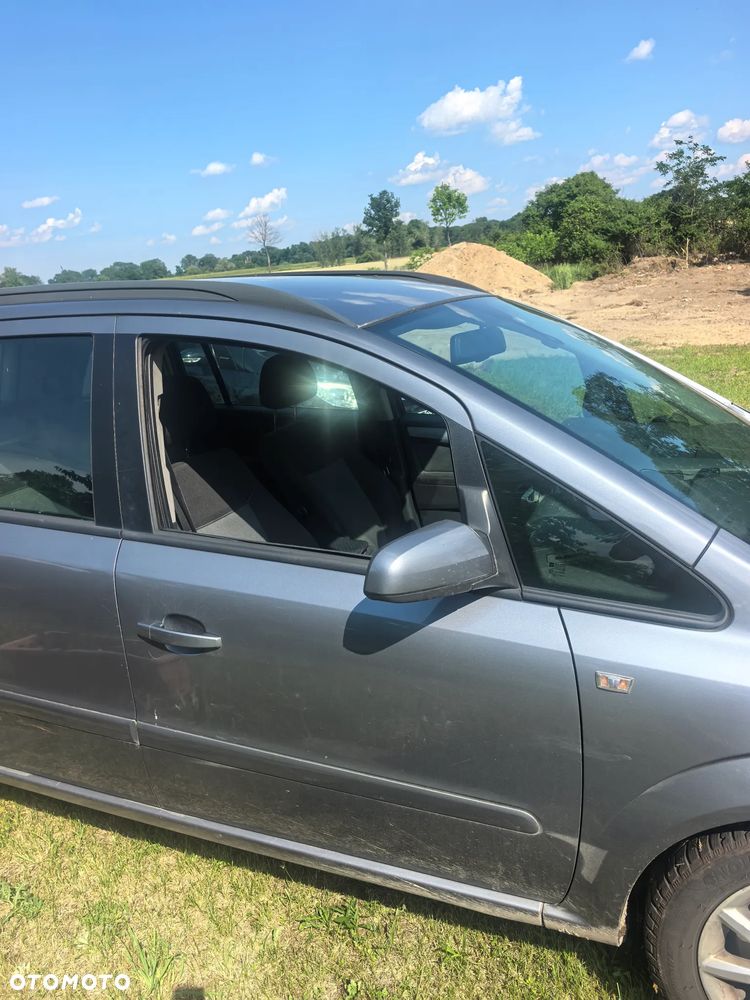 Opel Zafira 1.9 CDTI Essentia - 2
