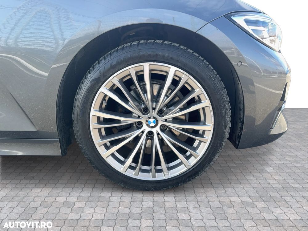 BMW Seria 3 320d Aut. Luxury Line - 7