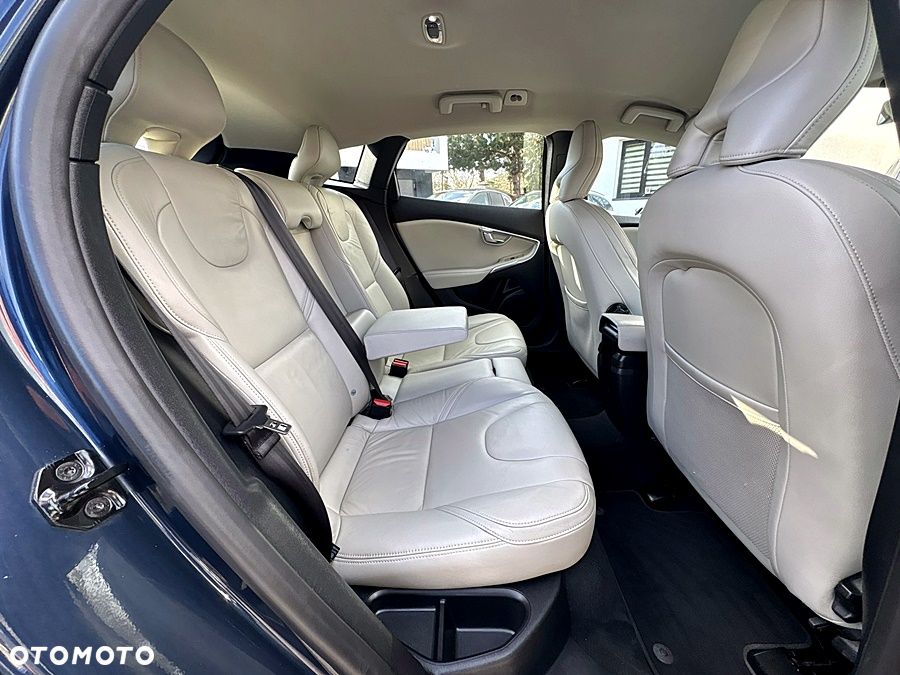 Volvo V40 D2 Summum - 25