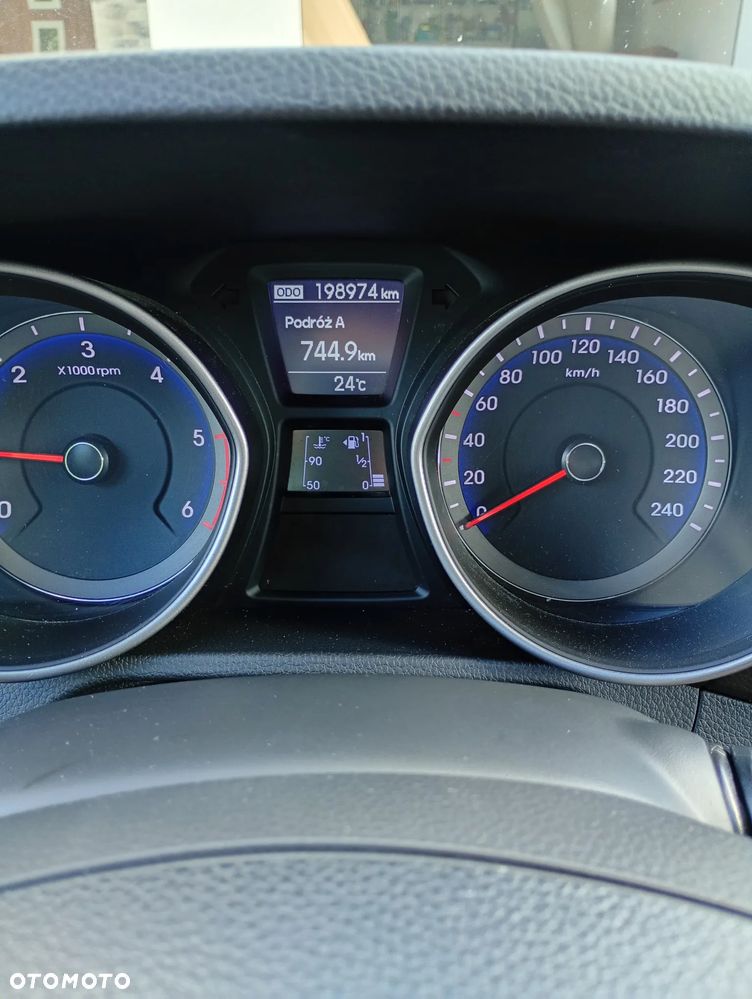 Hyundai i30 blue Kombi 1.6 CRDi YES Silver - 11