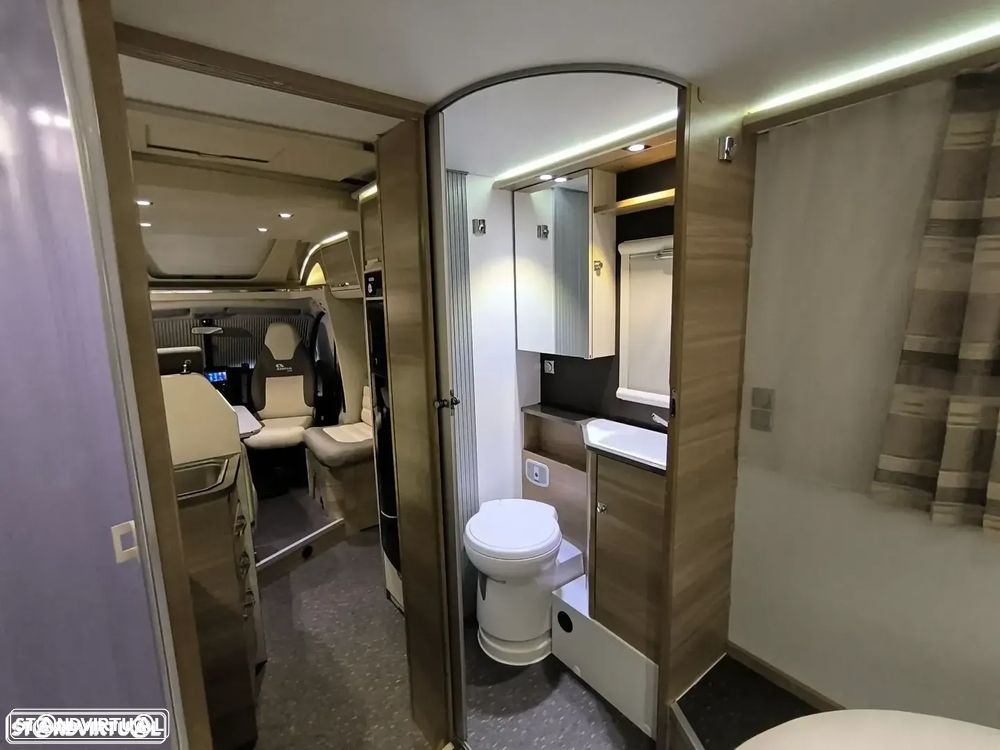 Adria Matrix M670SC 50 Anos 5lugares Cama central e basculante - 27