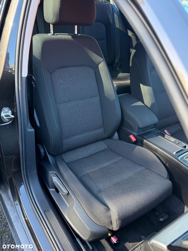 Volkswagen Passat - 28
