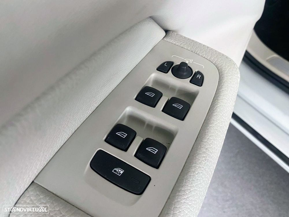 Volvo V60 2.0 B4 Momentum Geartronic - 14