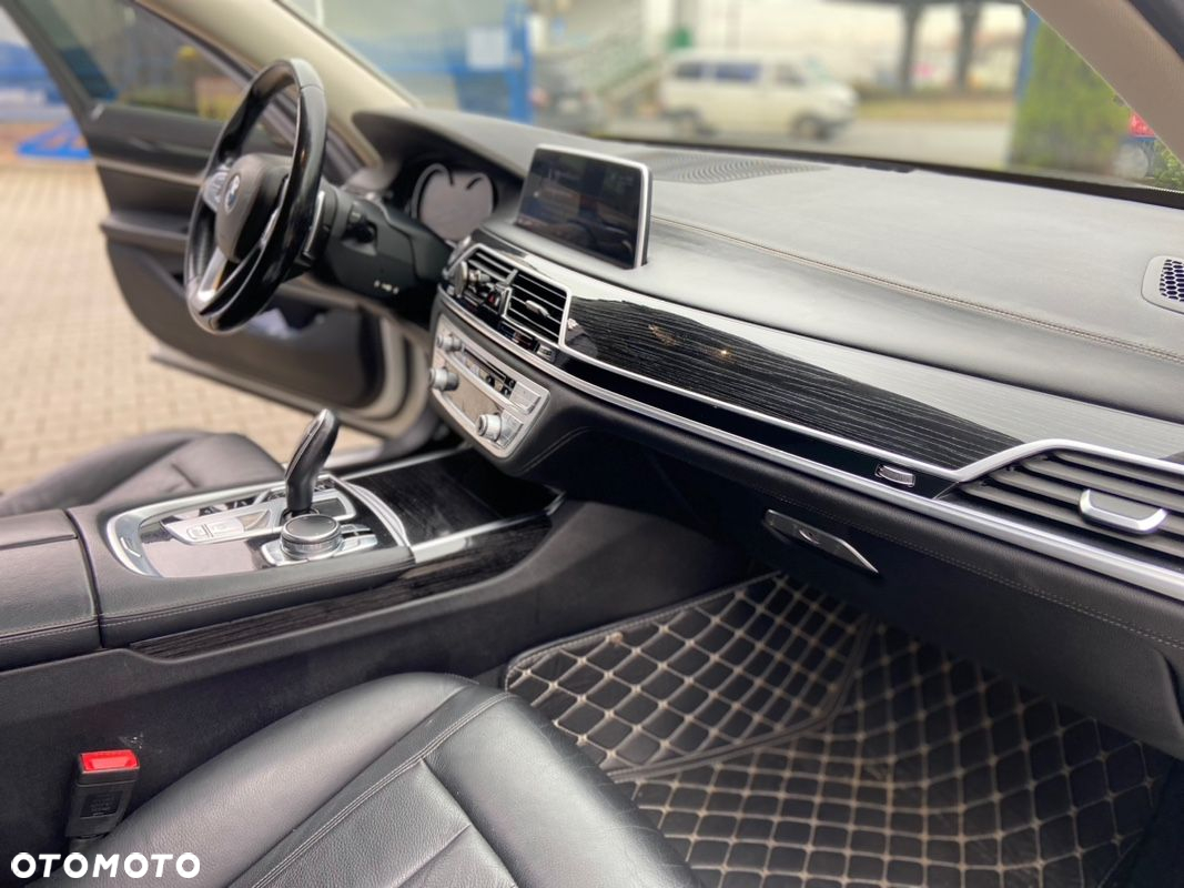 BMW Seria 7 - 16