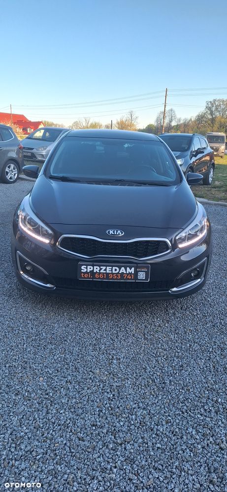 Kia Ceed 1.6 GDI Dream Team Edition - 1