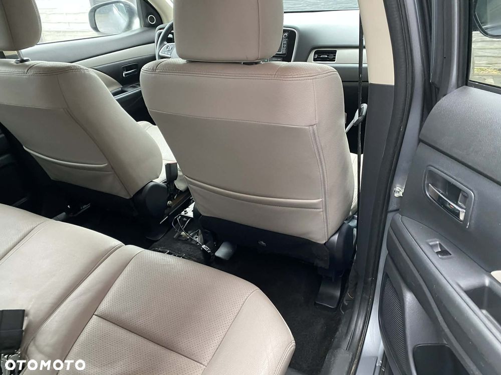 Mitsubishi Outlander 2.4 4WD - 13