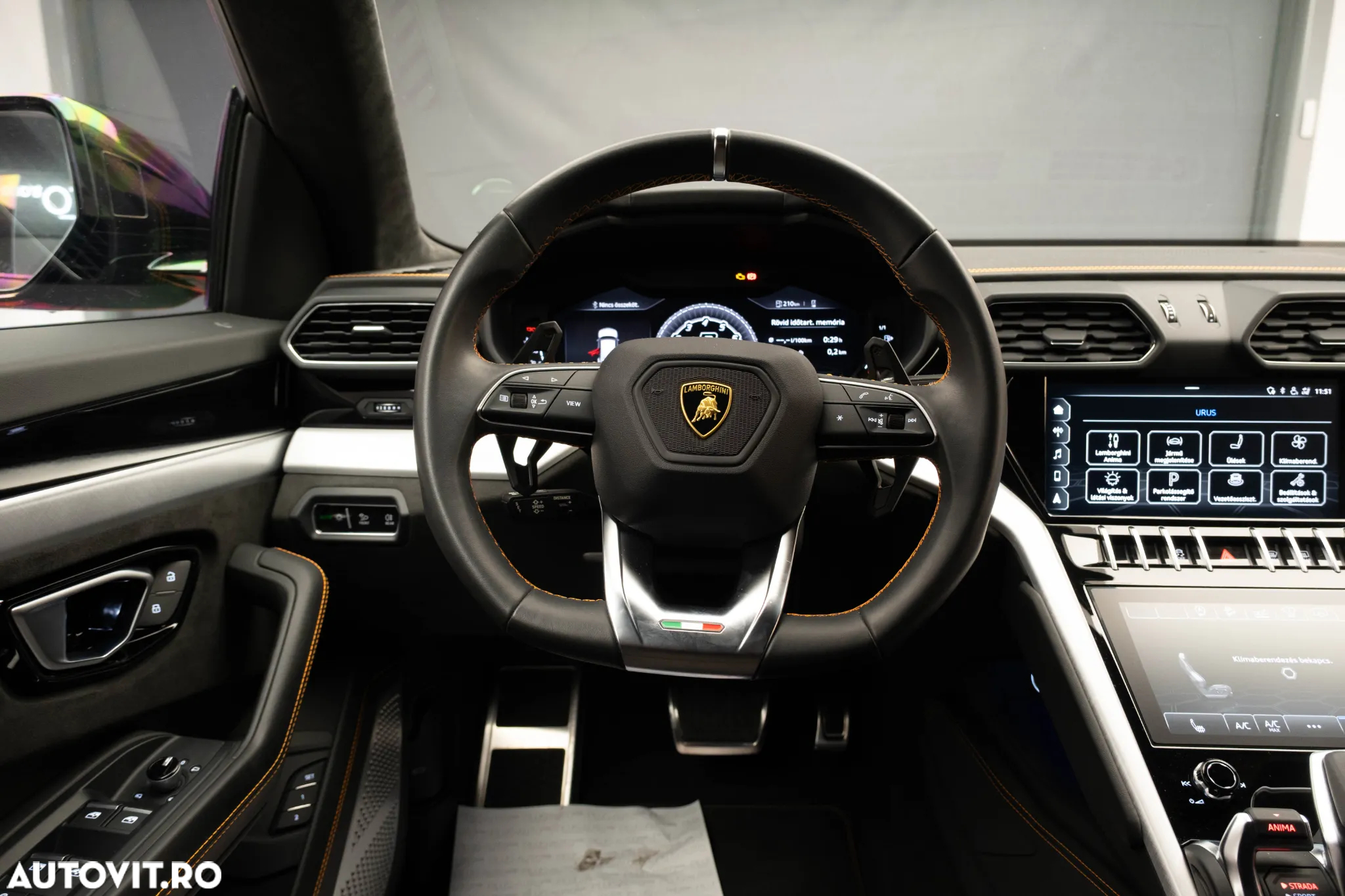 Lamborghini URUS - 12