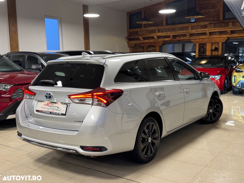 Toyota Auris 1.8 L VVT-i Sol + - 4