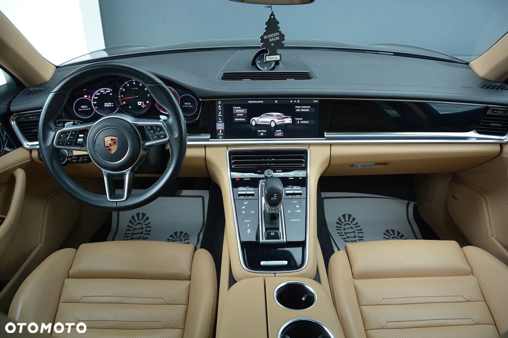 Porsche Panamera 4 - 21