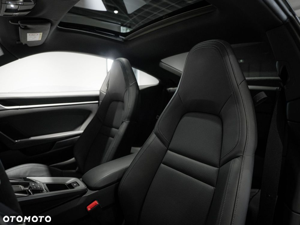 Porsche 911 Carrera - 17