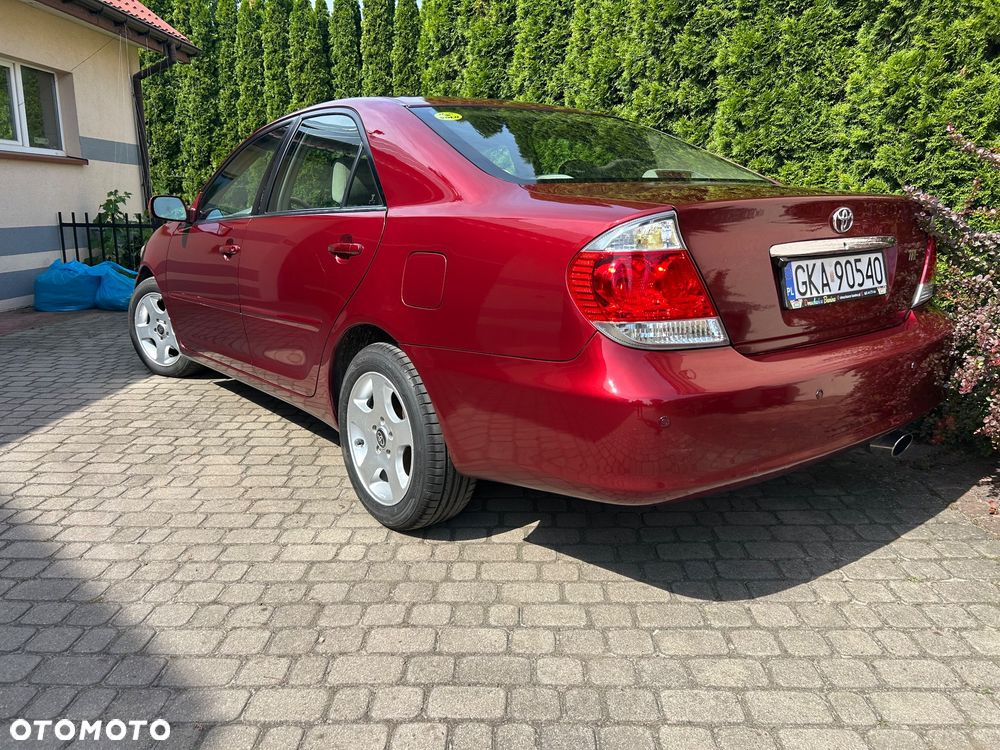 Toyota Camry - 5