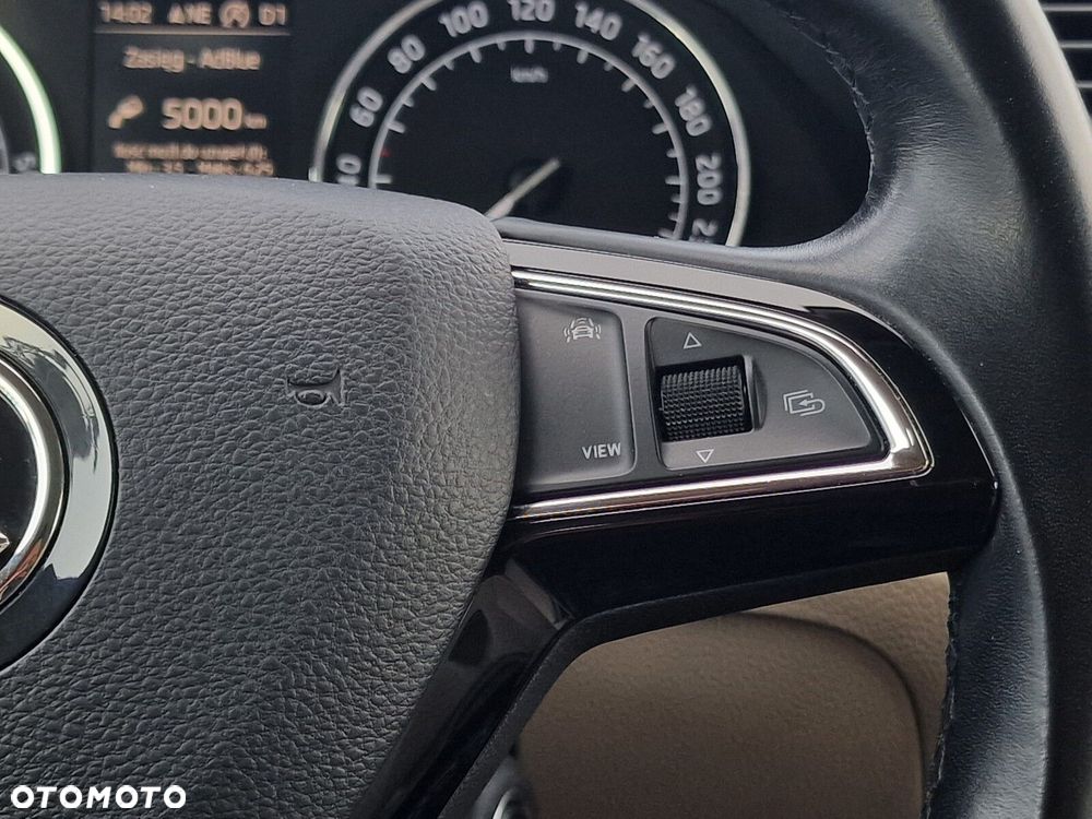 Skoda Superb 2.0 TDI SCR Style DSG - 24