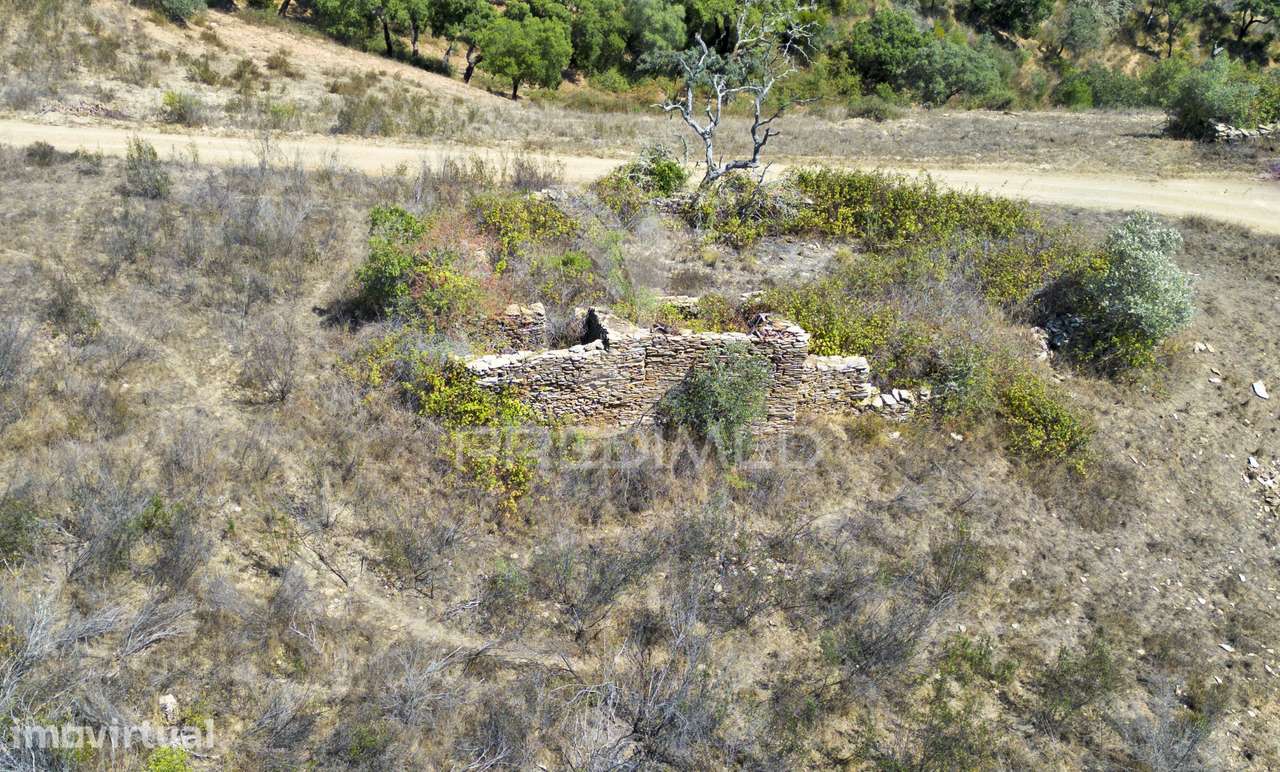 Quinta com 2,3000 ha e ruinas com 72 m2 a 11 Km de Odemira - Grande imagem: 4/23