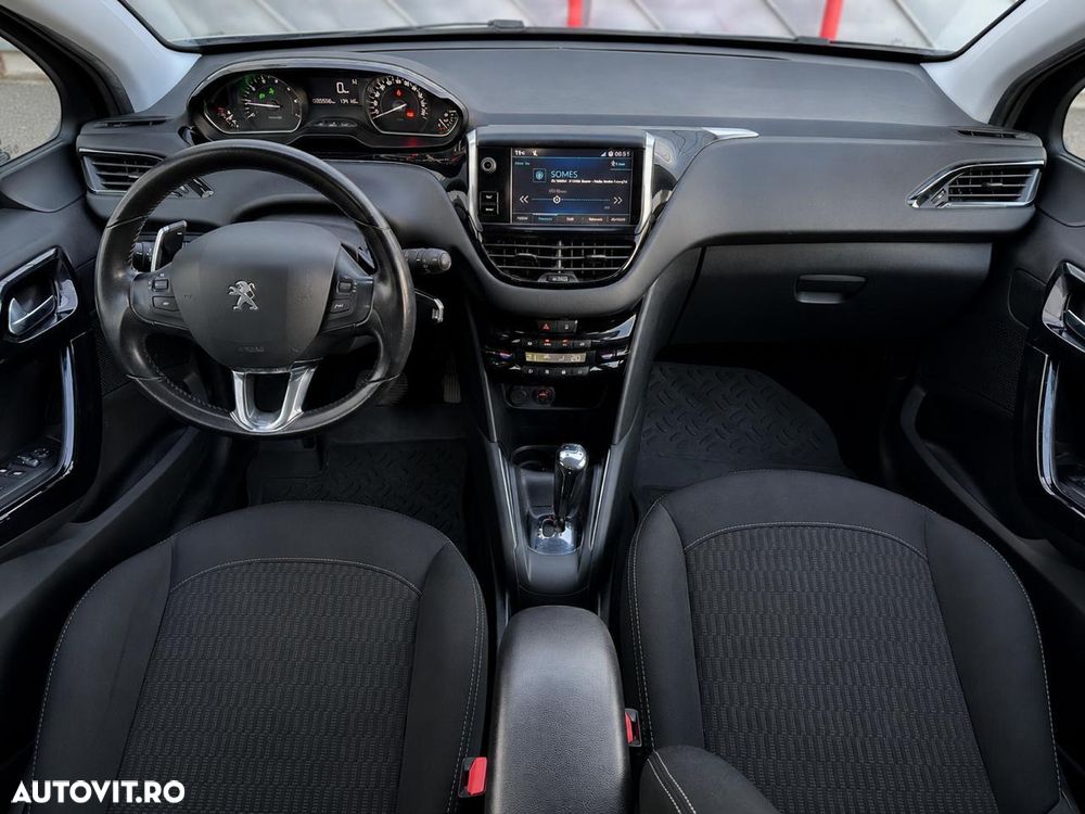 Peugeot 208 1.2 L PureTech ETG Allure - 5