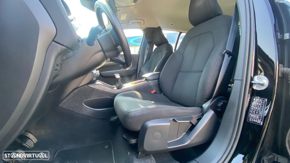Volvo XC 40 1.5 T2 Momentum Plus - 23