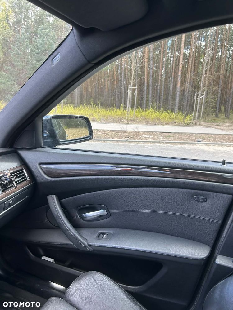 BMW Seria 5 525d - 17