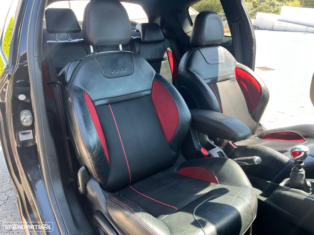 Peugeot 208 GTI 200 THP - 12