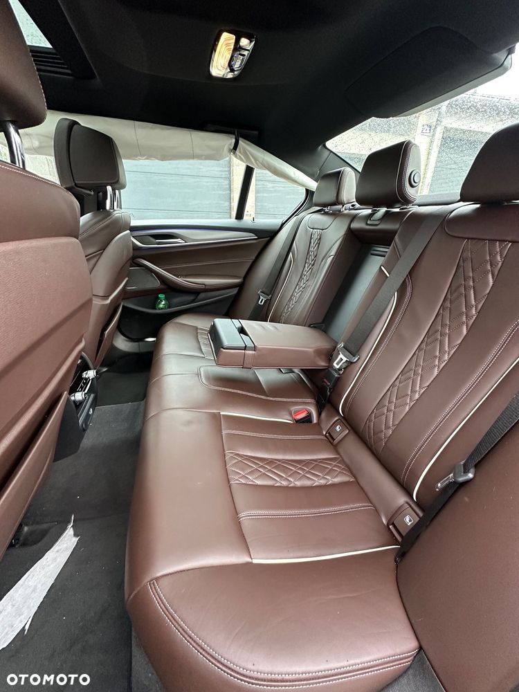 BMW Seria 5 M550i xDrive sport - 29