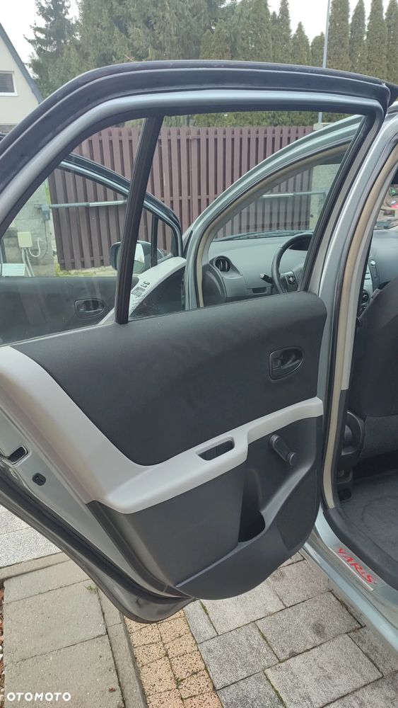Toyota Yaris - 22