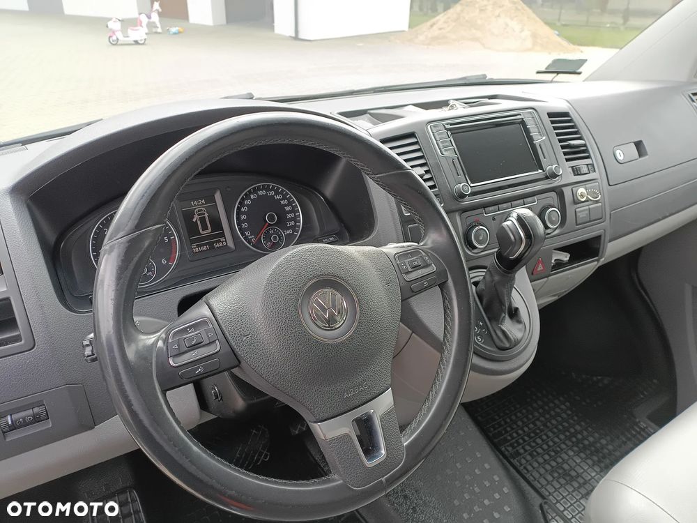 Volkswagen Caravelle - 17