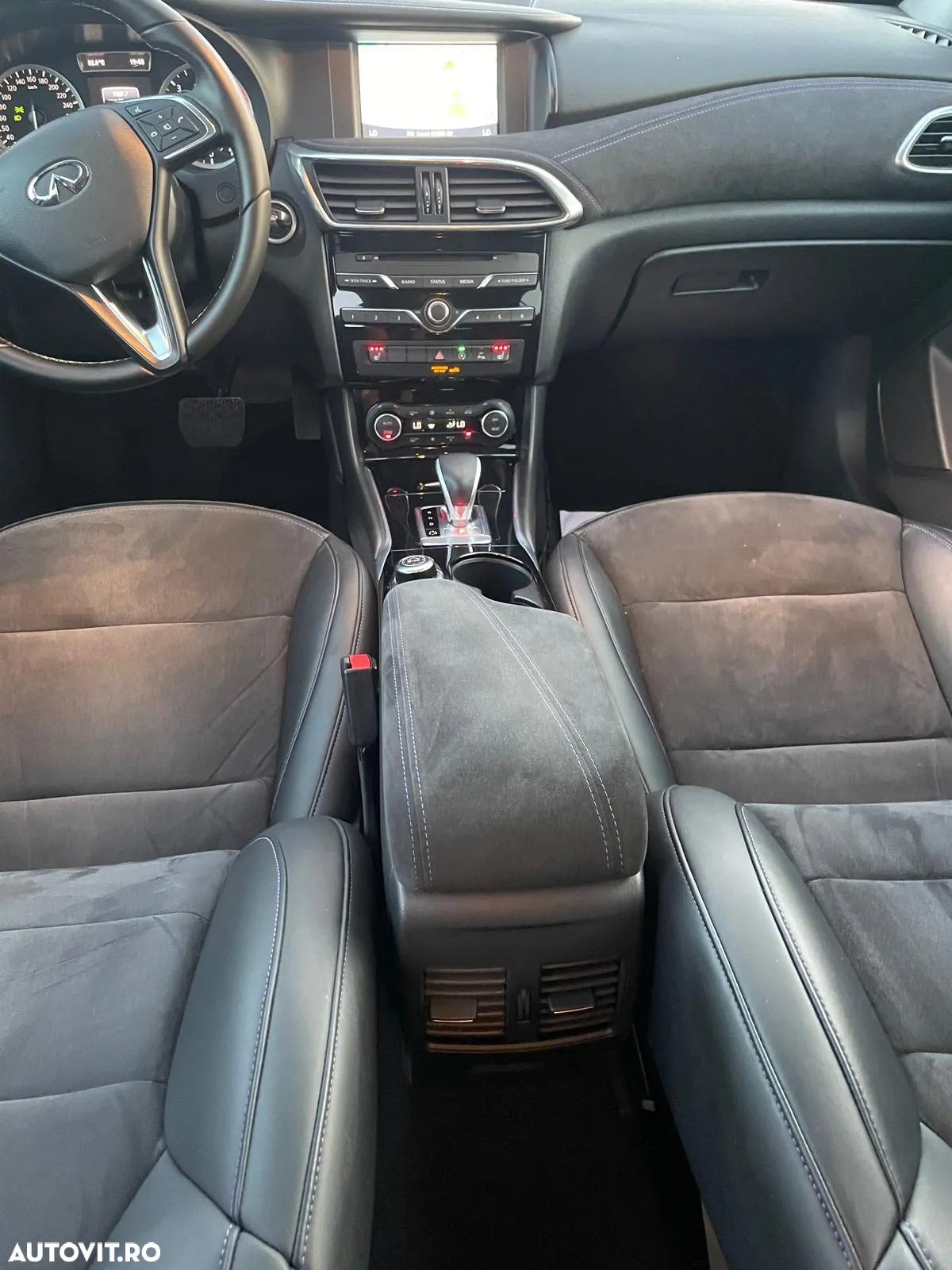 Infiniti Q30 - 12