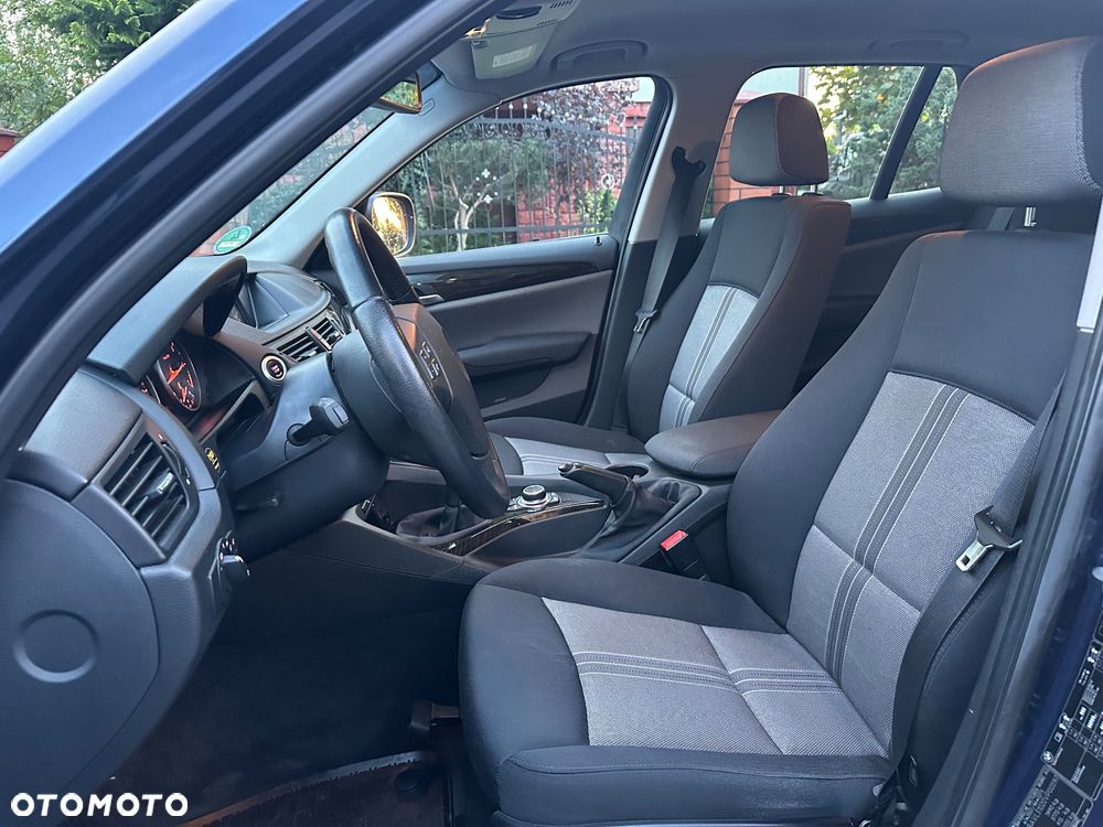 BMW X1 sDrive18i Sport Line - 24