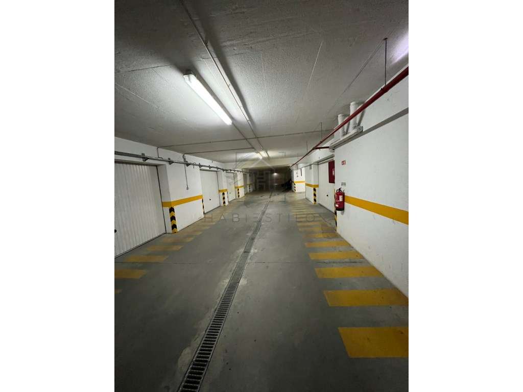 Garagem para arrendamento para 4 carros - Grande imagem: 2/8