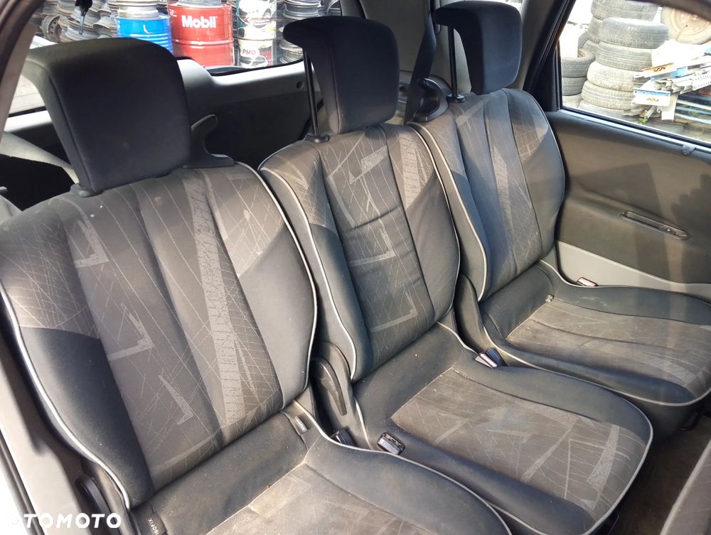 Renault Megane Scenic II (03-06r.) 1.6B 112KM. Silnik K4M 782 (K4M782),  K4M 761 (K4M761)  Skrzynia JR5 104 (JR5104),  8200210038,  A040566   lakier TEA19.Cały na części. GWARANCJA !!! Przód Tył Zestaw Komplet Drzwi Klapa Zderzak Błotnik Maska Grill Atrapa Szyba Pas Lampa Lusterko Boczki Fotel Kanapa Kokpit Deska Rozdzielcza Przełącznik Włącznik Sterownik Przewody Wiązka Instalacja Moduł Komputer Czujnik Listwa Pompa Alternator Wtryski Głowica Rozrusznik Kompresor Sprzęgło Dwumas Silnik Skrzynia ABS Klimatyzacji Paliwa Wspomagania Kolektor Turbina Przepustnica Zawór Chłodnica Koło Hak Belka Sanki Zawieszenie Mcpherson Półoś Amortyzator Wydech Tłumik Zacisk Most - 6