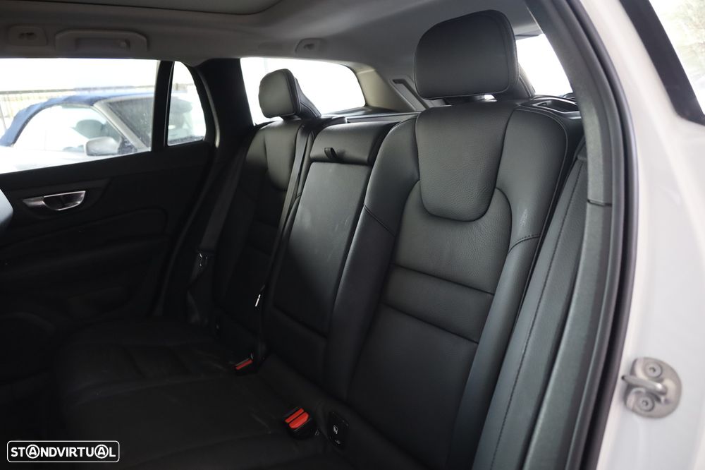 Volvo V60 2.0 T6 AWD TE Plus Dark - 12