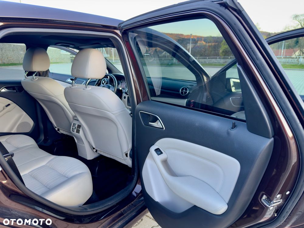 Mercedes-Benz Klasa B 220 4-Matic - 8