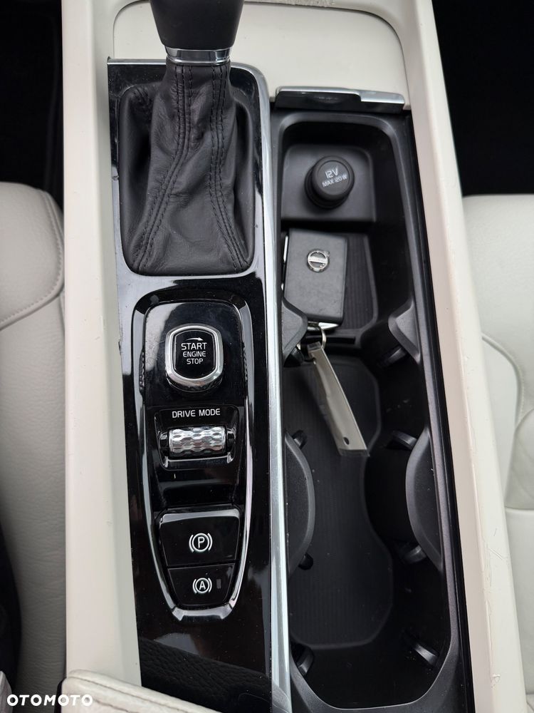 Volvo S60 T5 Momentum Pro - 22