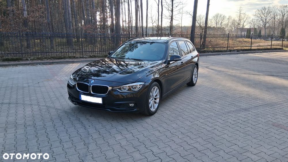 BMW Seria 3 330i xDrive - 1