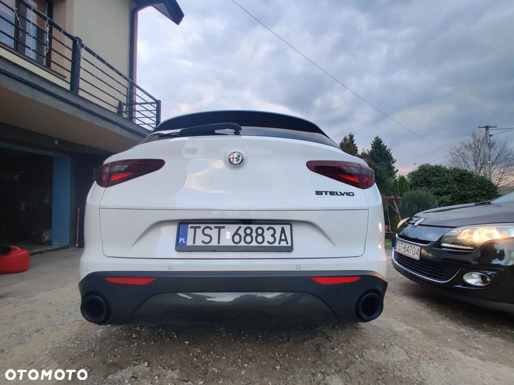 Alfa Romeo Stelvio - 12