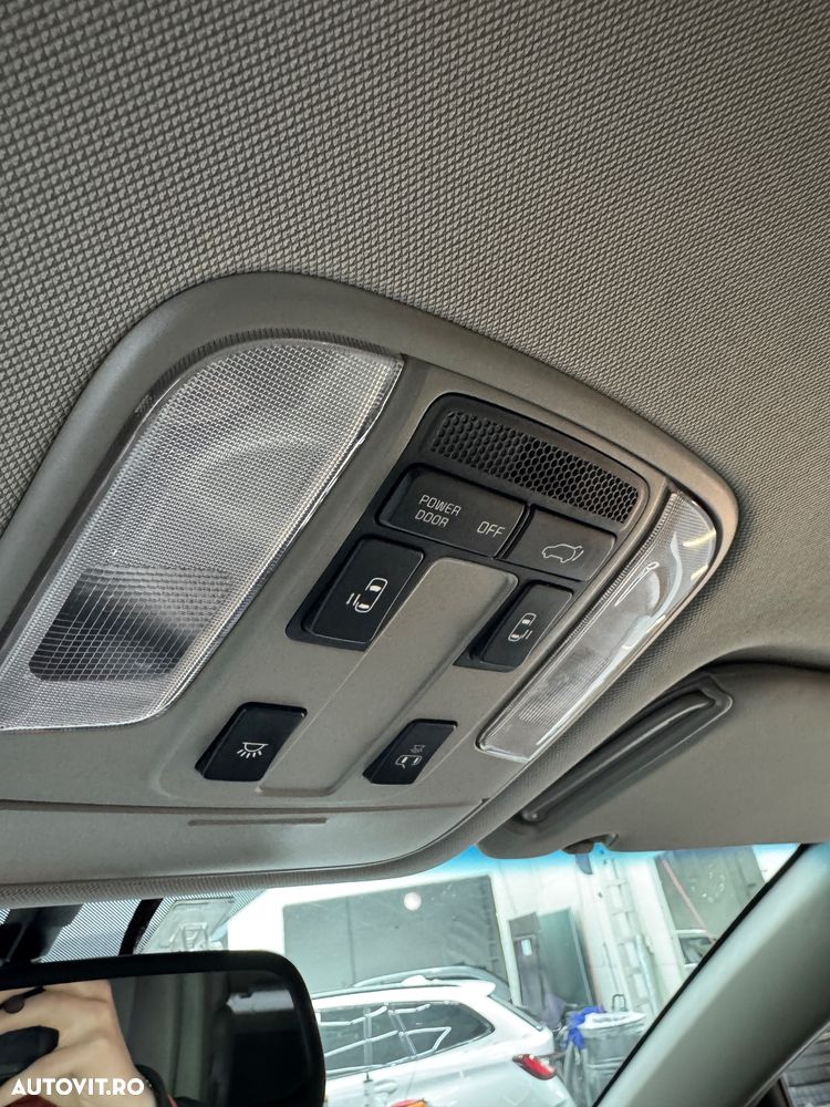 Kia Carnival - 10