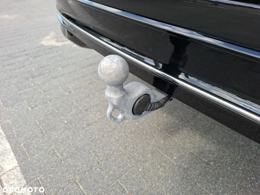 Volkswagen Passat Variant 2.0 TDI SCR DSG Elegance - 17