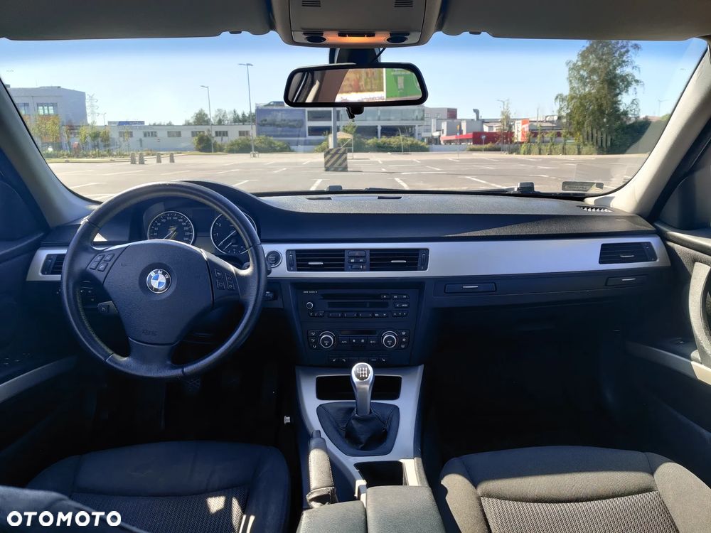 BMW Seria 3 320i - 16