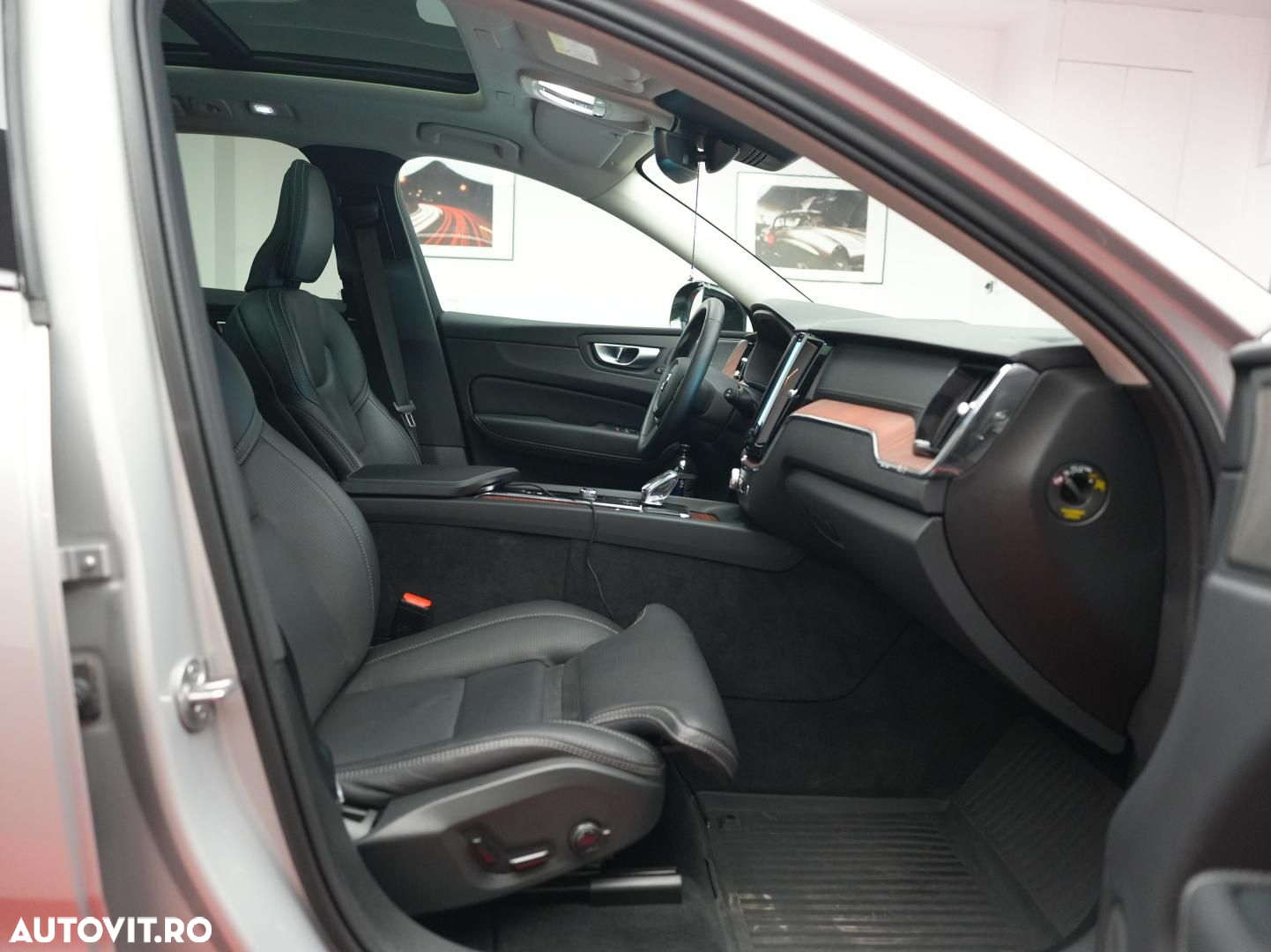 Volvo XC 60 B4 MHEV AT AWD Ultimate Dark - 24