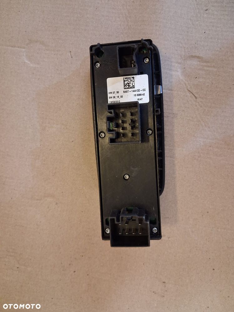 Przełącznik szyb lewy FORD FIESTA MK7  10008942 OE - 2
