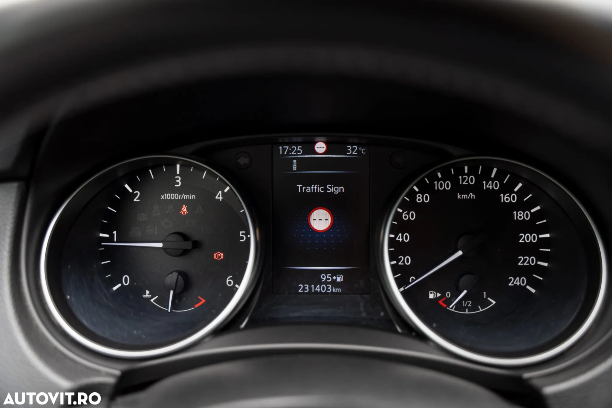 Nissan Qashqai 1.5 DCI Start/Stop N-Connecta - 26