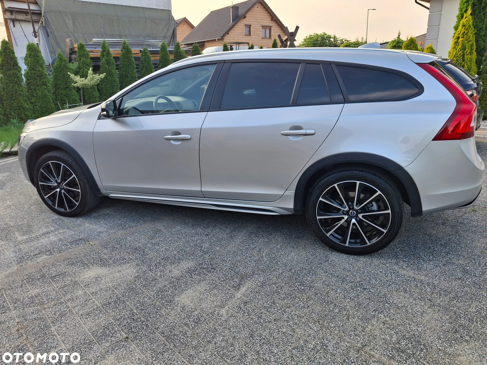 Volvo V60 Cross Country - 3