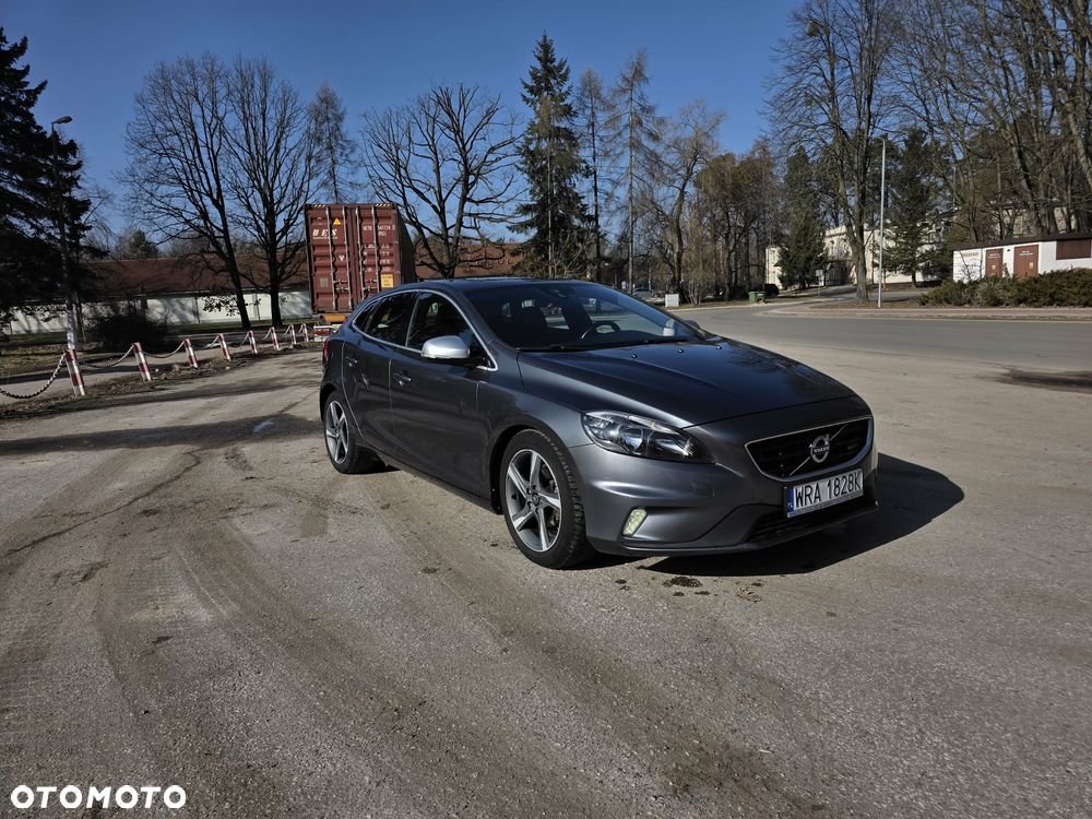 Volvo V40 D2 R Design - 16