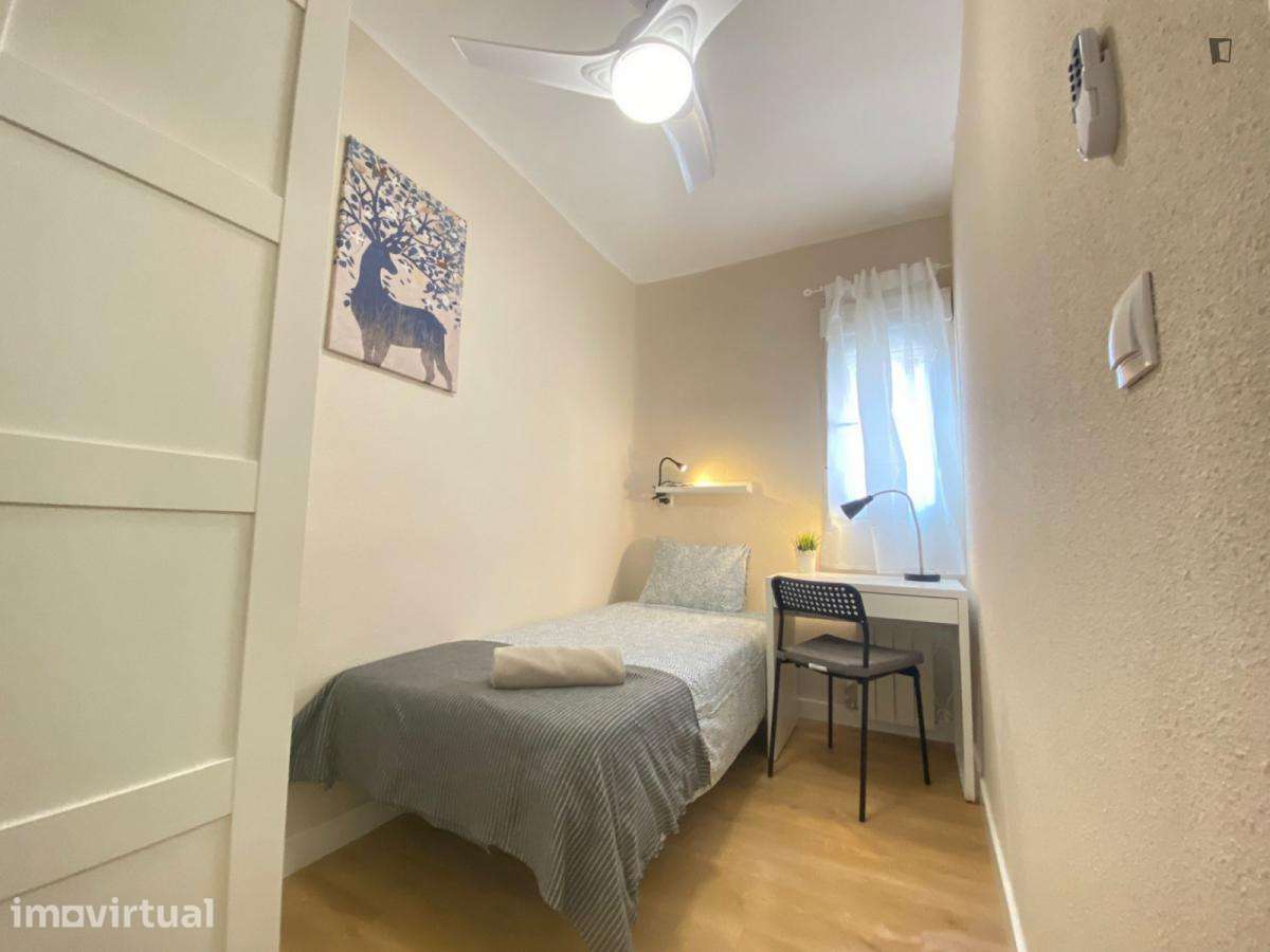 Quarto - localizado em Ajuda Lisbon - Grande imagem: 5/26