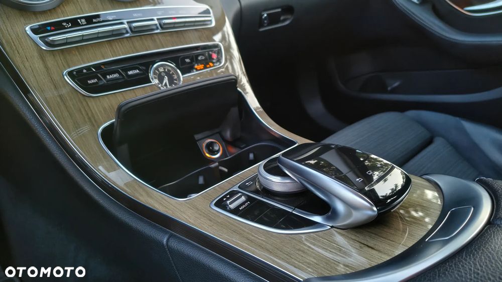 Mercedes-Benz Klasa C 200 7G-TRONIC Exclusive - 24