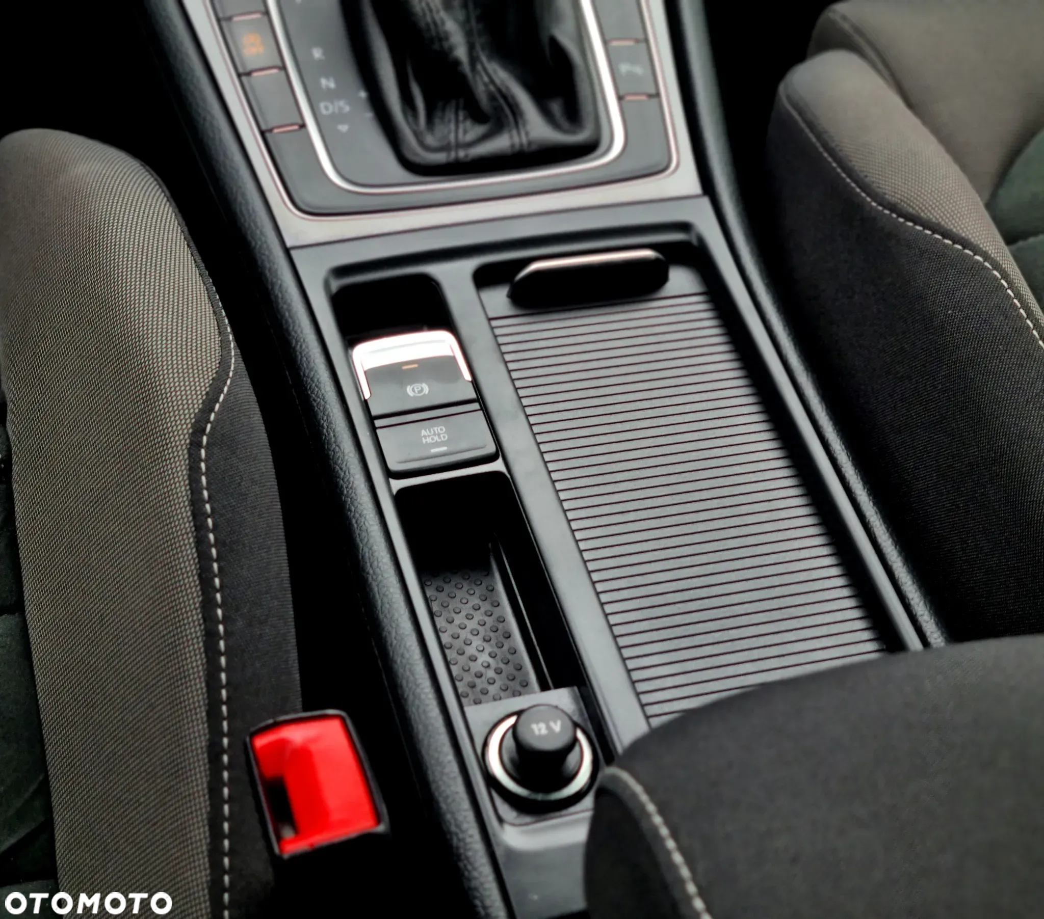 Volkswagen Golf 2.0 BlueTDI DSG Highline - 26
