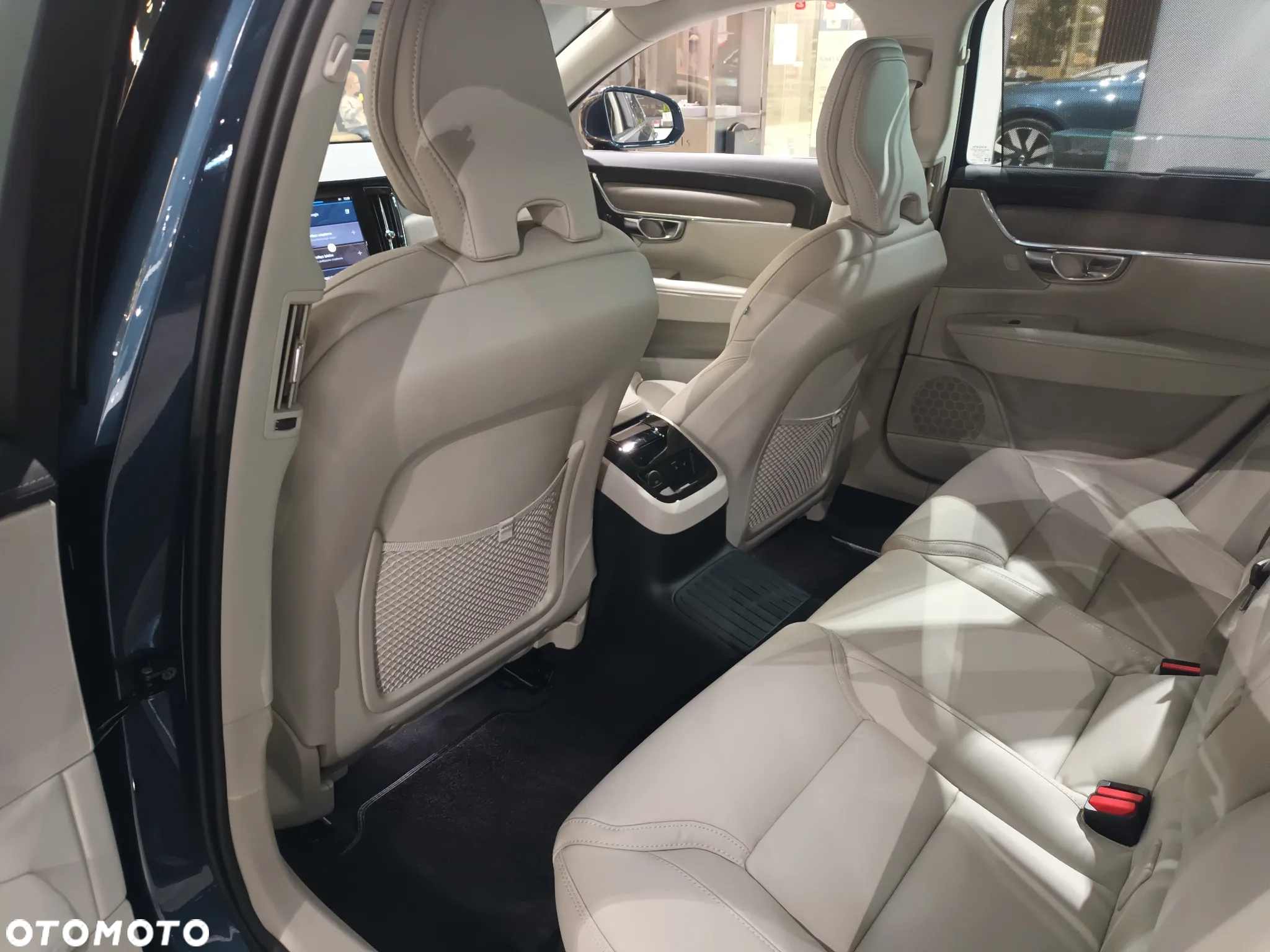 Volvo V90 T6 AWD Plug-In Hybrid Plus Dark - 4