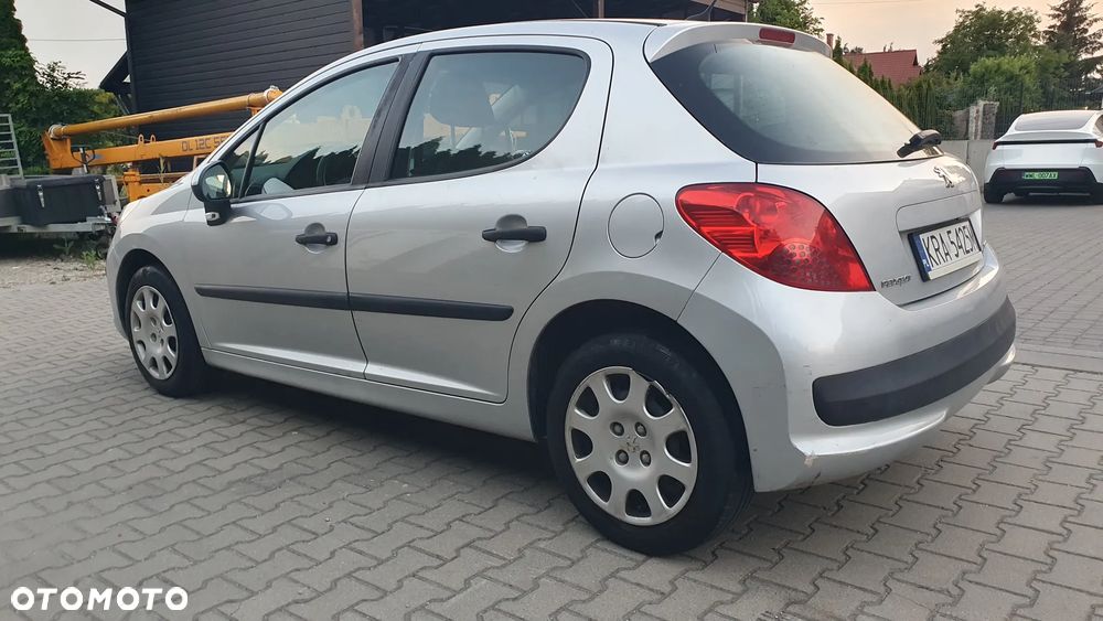 Peugeot 207 - 6