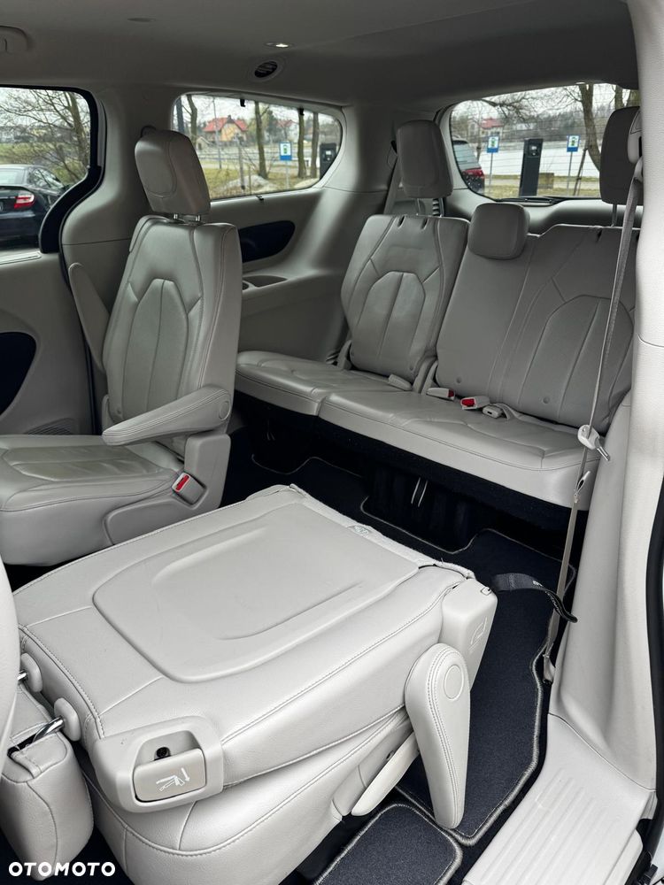 Chrysler Pacifica - 12
