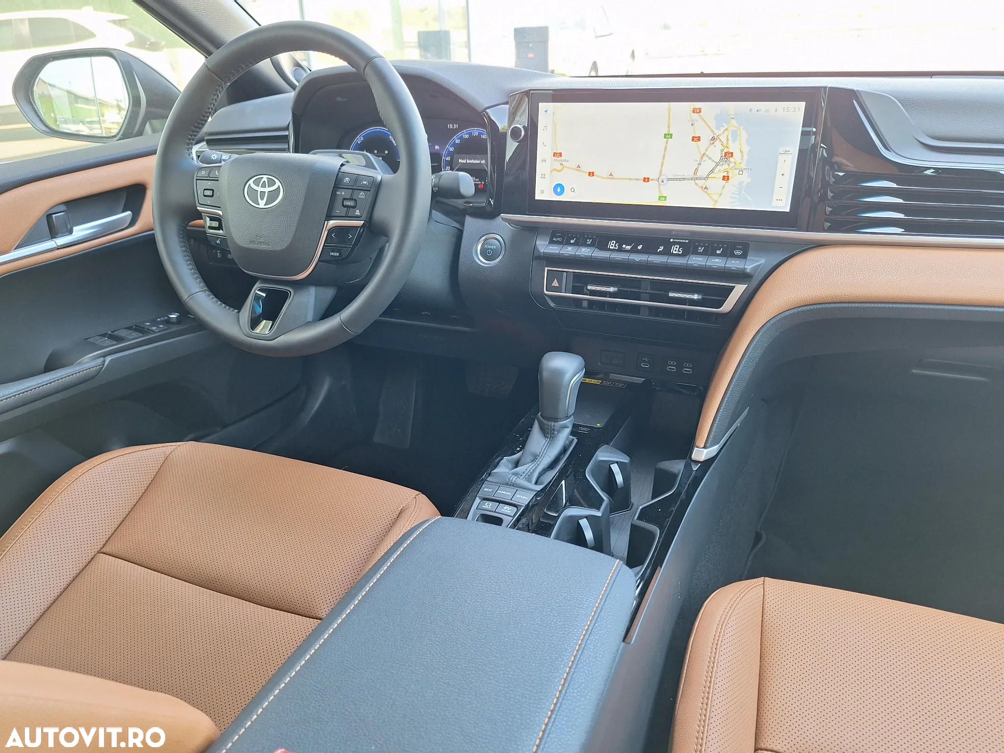 Toyota Camry 2.5 HEV Luxury - 15
